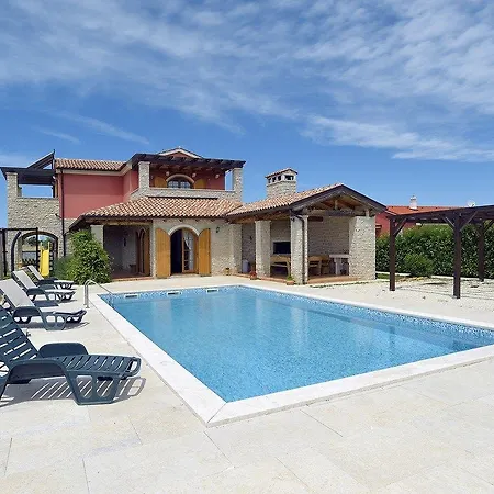 Irena Villa *